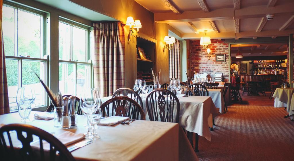 Hambro Arms Hotel Milton Abbas Eksteriør billede