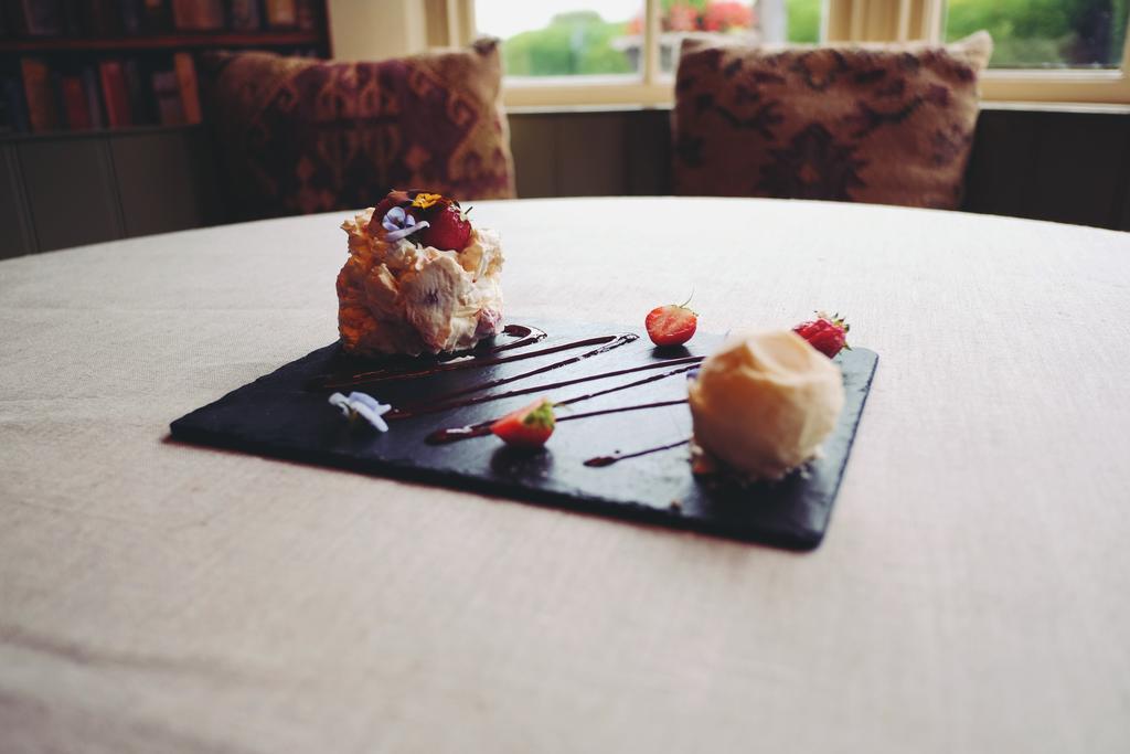 Hambro Arms Hotel Milton Abbas Eksteriør billede